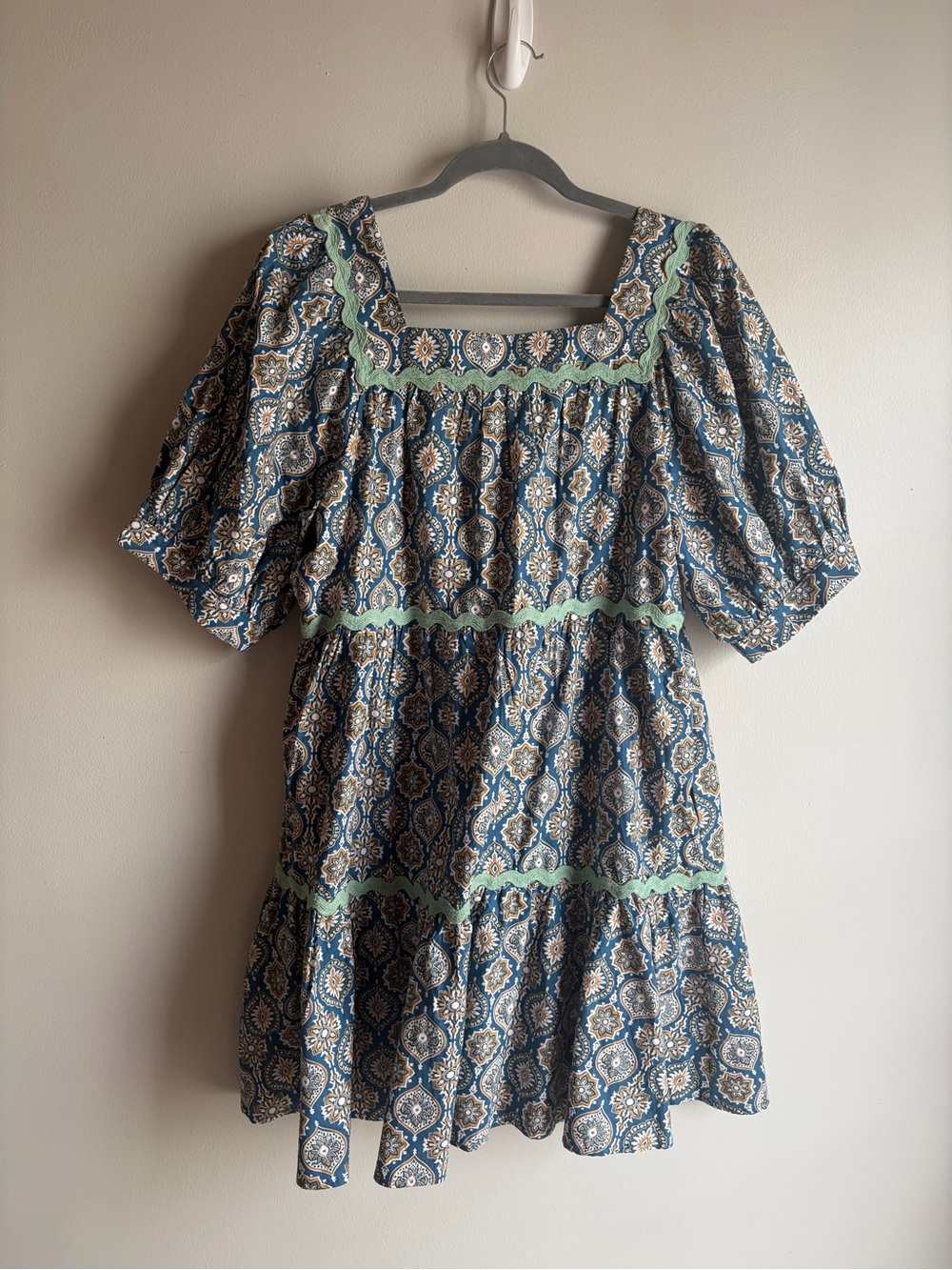 entro Blue Patterned Puff-Sleeve Mini Dress with Green Trim